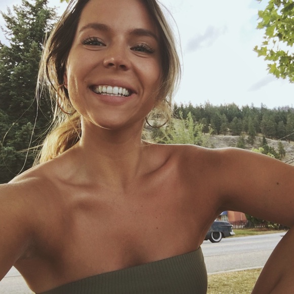 Meet your Posher, Jocelyn - Picture 1 of 1